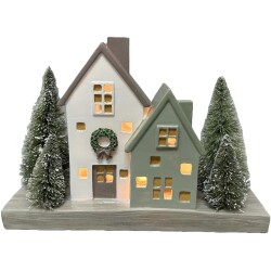 Talot ja kuusi 20cm, valolla